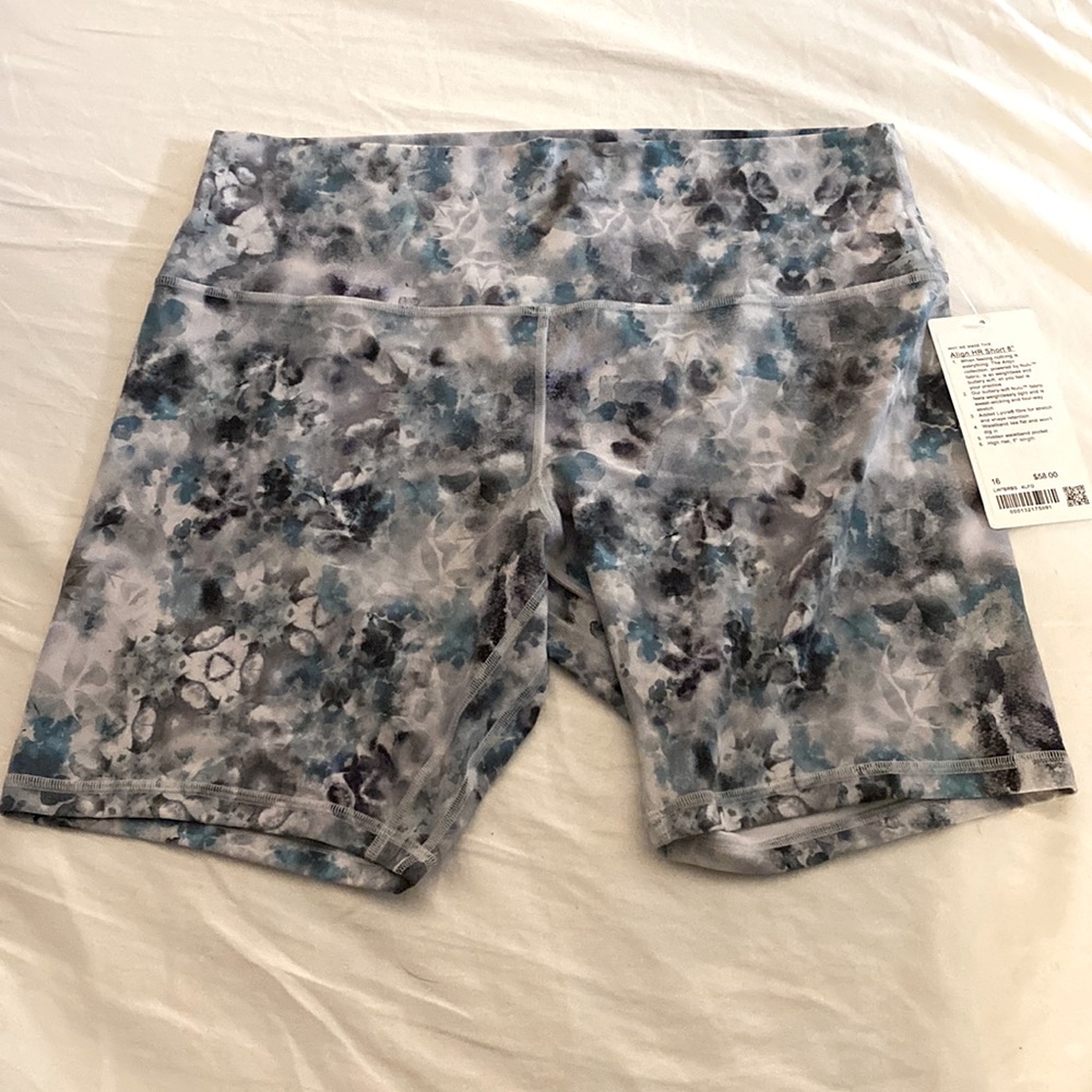 Size 16 Lululemon 8” Align Shorts